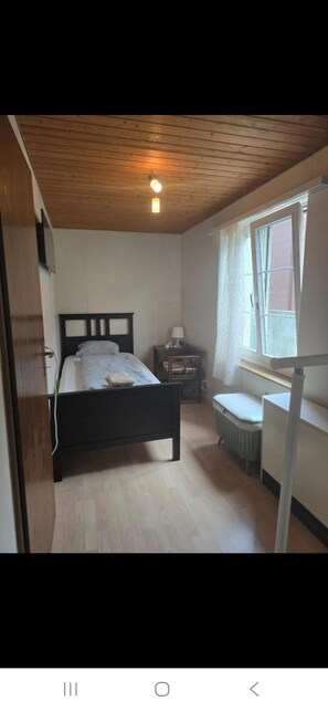 2 bedrooms, iron/ironing board, free WiFi, bed sheets - Peaceful 2-bedroom apartment in  Freienbach perfect for travelers. Nesr Zürich (Freienbach)