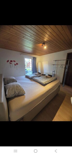 2 bedrooms, iron/ironing board, free WiFi, bed sheets - Peaceful 2-bedroom apartment in  Freienbach perfect for travelers. Nesr Zürich (Freienbach)