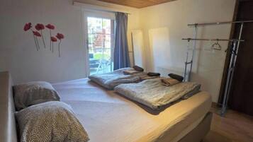 2 Schlafzimmer, BĂŒgeleisen/BĂŒgelbrett, kostenloses WLAN, BettwĂ€sche