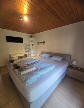 2 Schlafzimmer, Bügeleisen/Bügelbrett, kostenloses WLAN, Bettwäsche