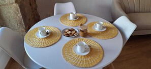 Dining - A for Laura (A Gándara)