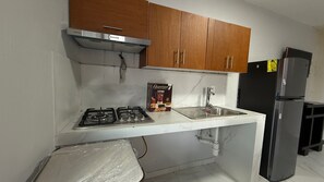 Basic Apartment, Multiple Beds, Kitchenette, Tower | Private kitchen - Residencia Gran Coyula Orange 512B (Tonala)