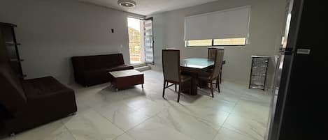 基本公寓, 多張床, 簡易廚房, 高層 | 起居區