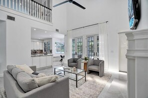 TV, ping pong, books - 6BR Elegant Hollywood Lakes Mansion with Private Pool & Spa (Hollywood)