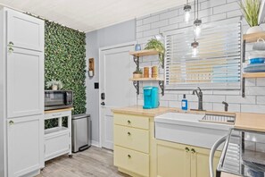 Mikroaaltouuni, uuni, liesi