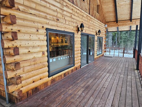 Secluded Glacier Meadow Log Home - 4 bedrooms, 2 bathrooms