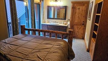 4 slaapkamers, een strijkplank/strijkijzer, gratis wifi, beddengoed