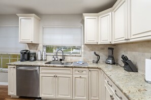 Fridge, microwave, oven, stovetop - Relaxing Waterfront Home w/ Boat Lift & BBQ (Cape Coral)