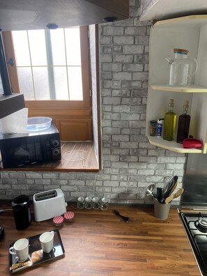 Private kitchen - La P'tite maison du Canal (Drevant)