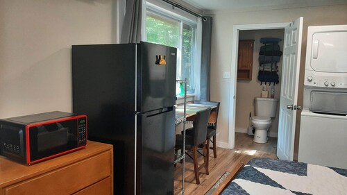 Cozy 1-bedroom studio in tranquil Belgrade with AC