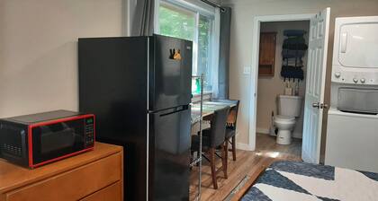 Cozy 1-bedroom studio in tranquil Belgrade with AC