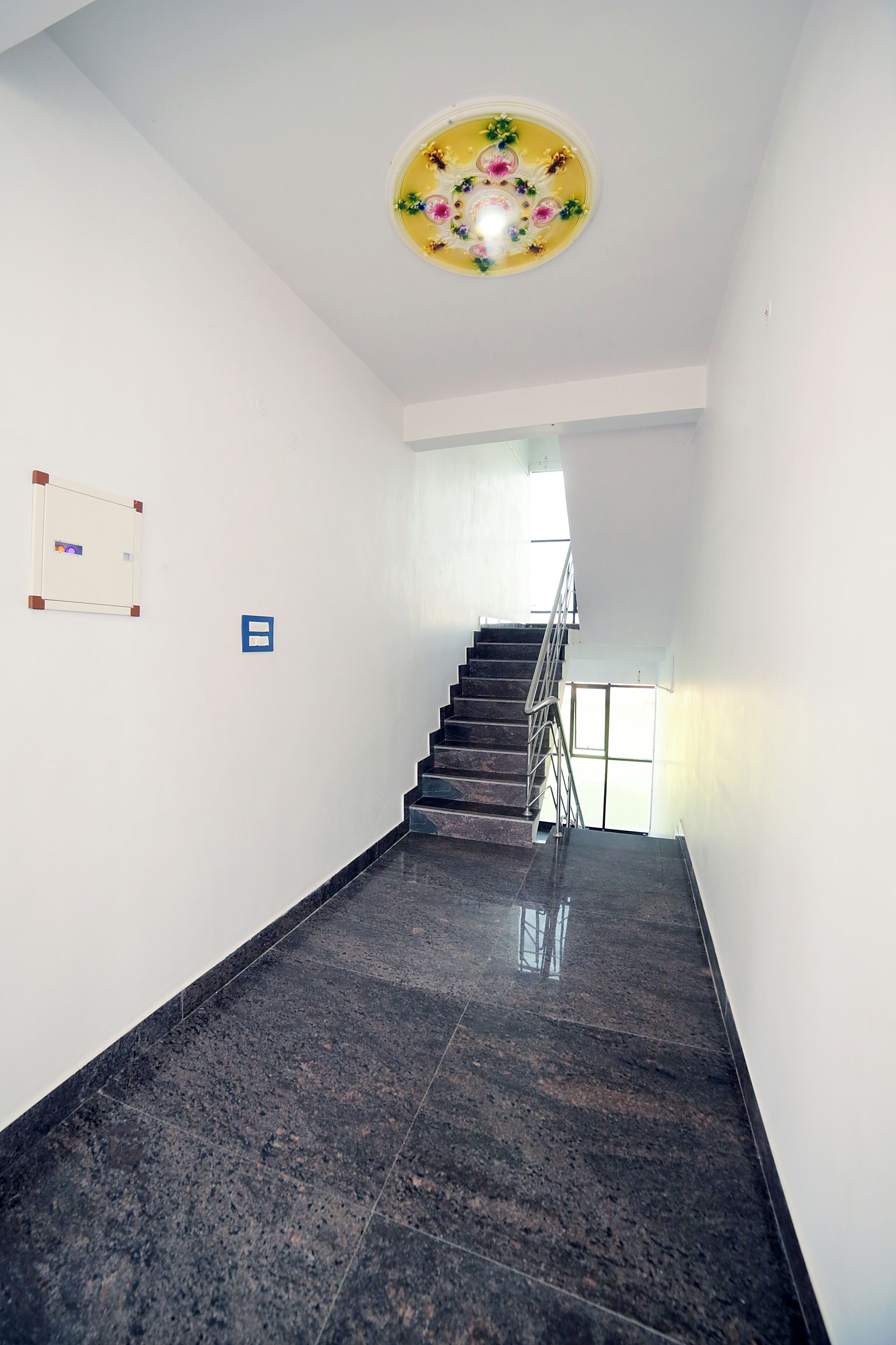 المنشأة من الداخل