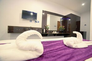 Superior Room, Partial Sea View | Desk, free WiFi - Hotel Sea Tides (Mahabalipuram)