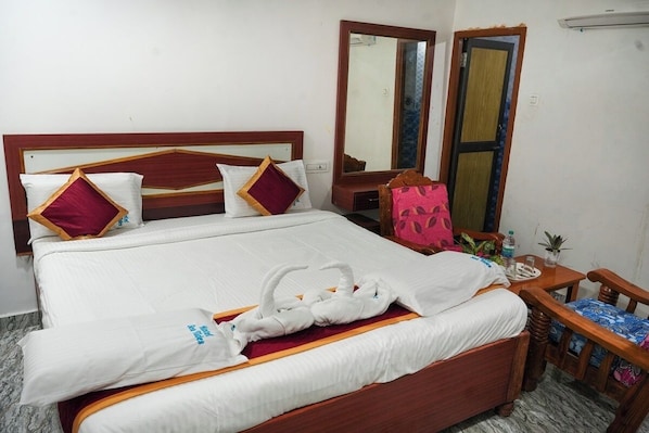 Desk - Hotel Sea Tides (Mahabalipuram)