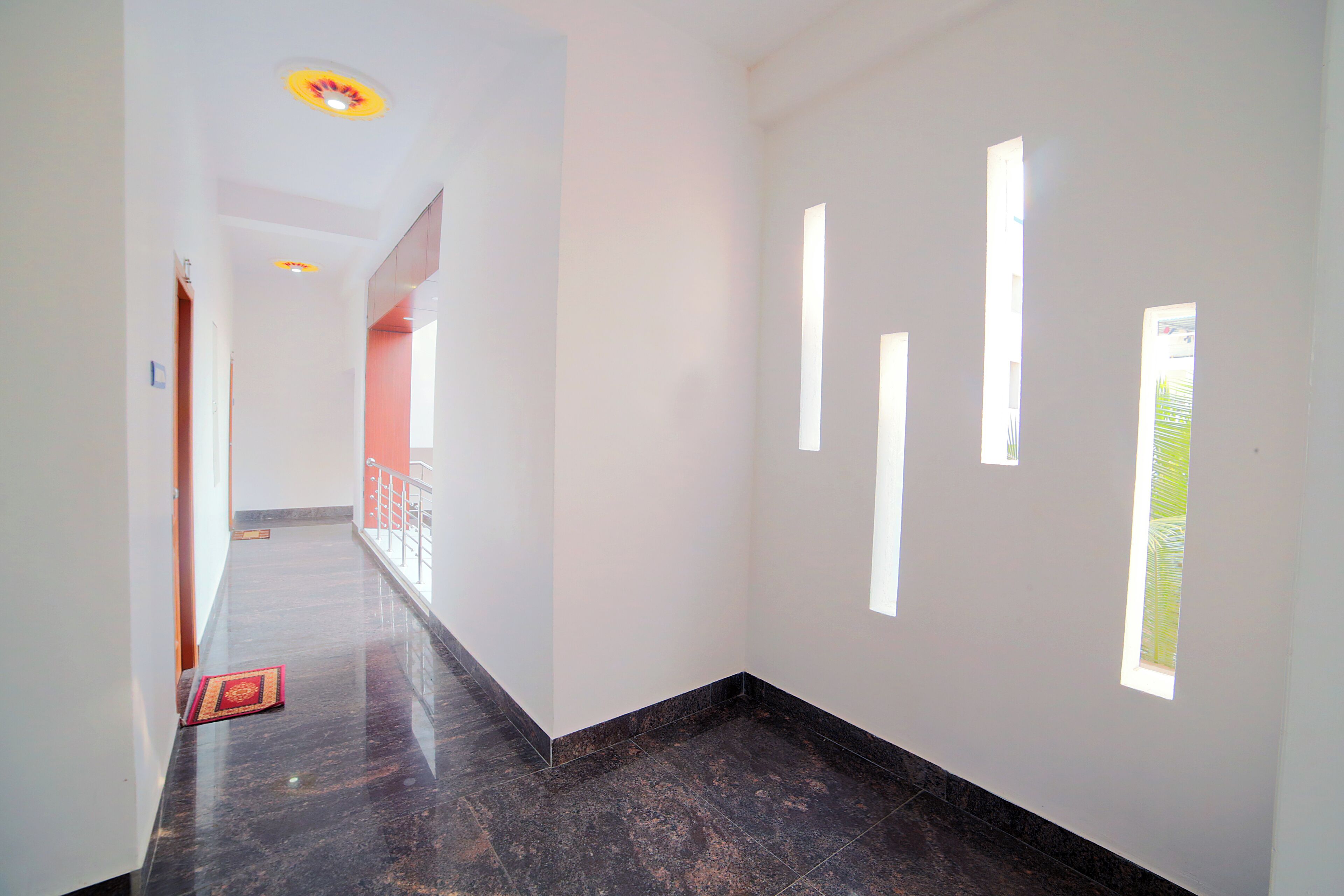 المنشأة من الداخل