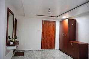 Interior - Hotel Sea Tides (Mahabalipuram)