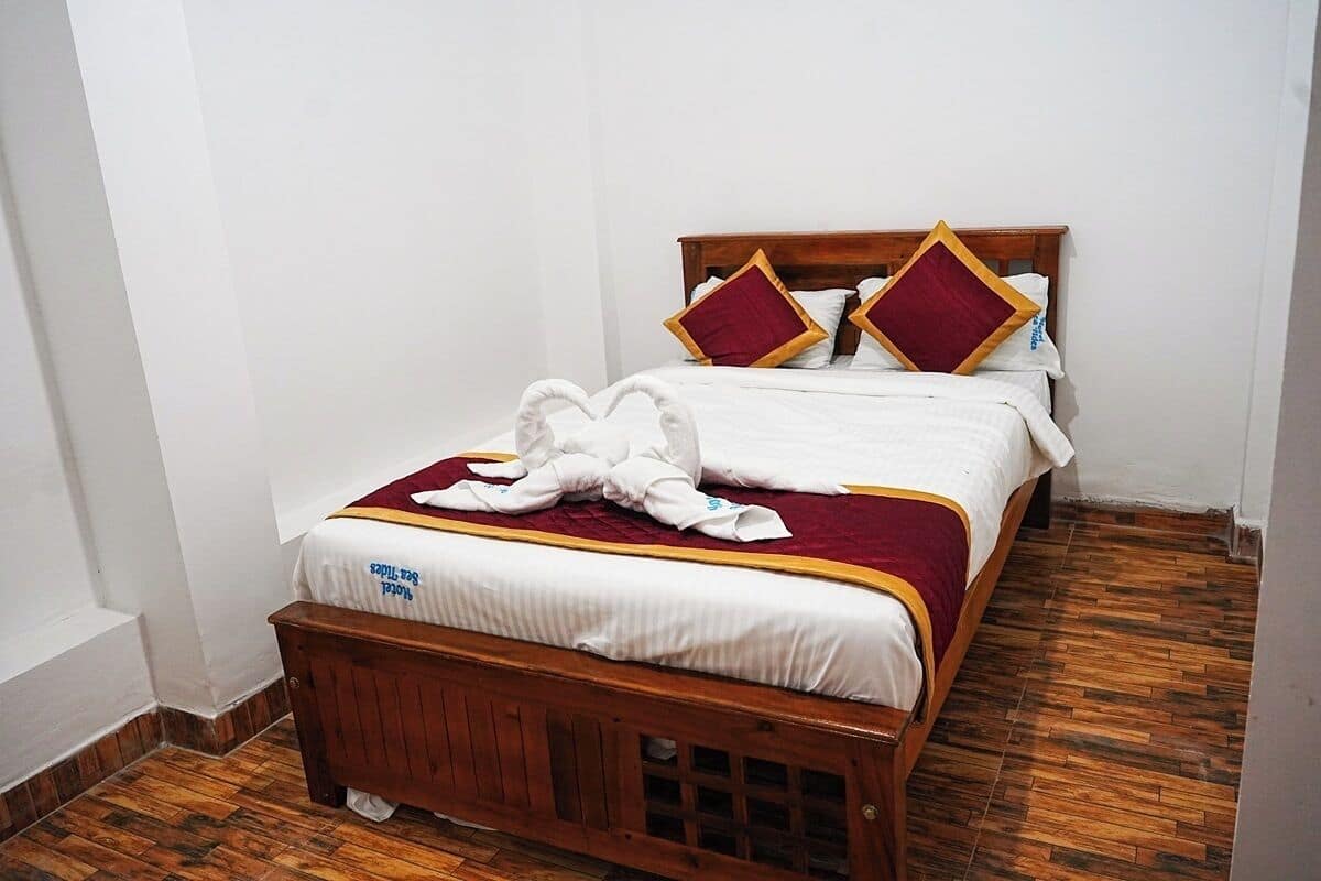 Habitación Deluxe | Escritorio y ropa de cama