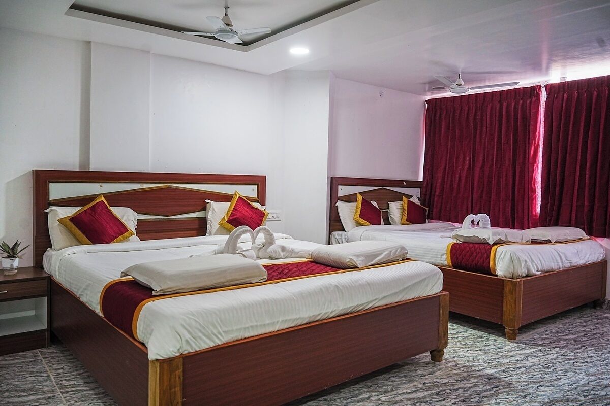 Family Room, Partial Sea View | Desk, free WiFi