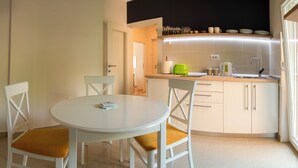 Appartement, vue fleuve | Restauration