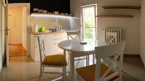 Appartement, vue fleuve | Restauration