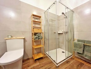 Shower, hair dryer, towels, soap - Room 335 5 minutes from the beach. (São Martinho do Porto)