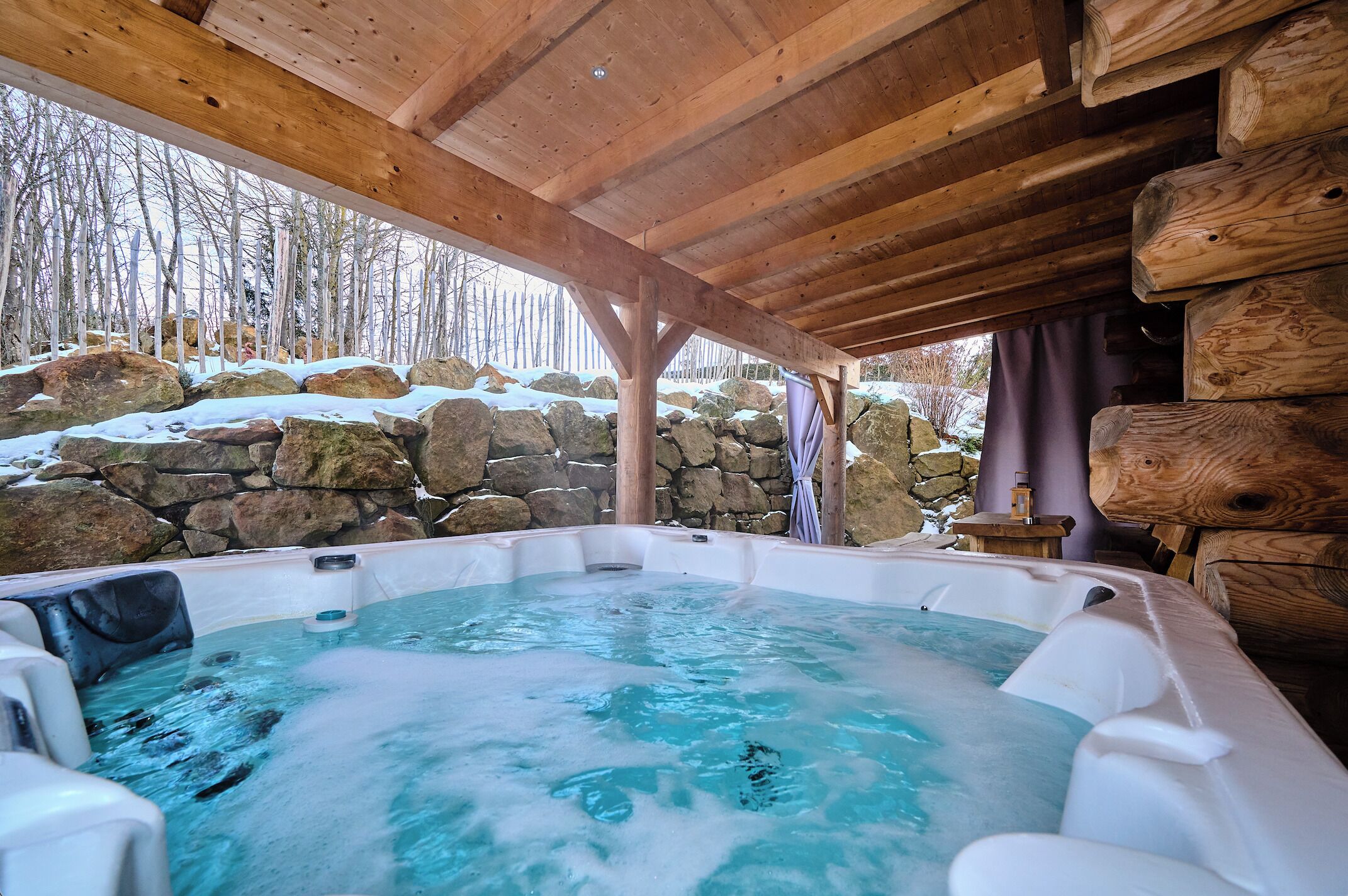 Tina de hidromasaje al aire libre