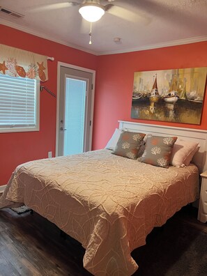 2 bedrooms, iron/ironing board, free WiFi, bed sheets - Cozy 2-bedroom cottage in superb Myrtle Beach OL Family Campgroun (Myrtle Beach)