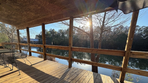 Outdoor dining - Country Lake Getaway. (Summit)