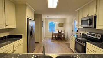 Micro-ondas, fogão, cooktop, lava-louças