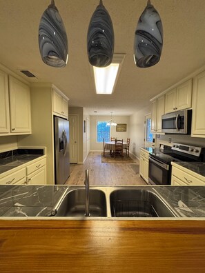 Microwave, oven, stovetop, dishwasher - Country Lake Getaway. (Summit)