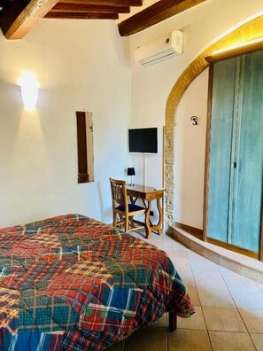 Economy Double Room, Garden View | Desk, free WiFi - Casale Gregoriano (San Gimignano)