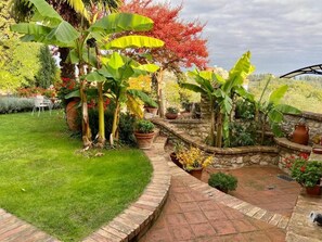 Economy Double Room, Garden View | Property grounds - Casale Gregoriano (San Gimignano)