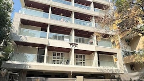 Exterior - Falcon: Cozy AC Studio Flat by Bleisure Hosting (Pimpri-Chinchwad)