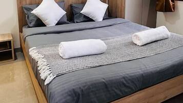 Bureau, fer et planche Ă repasser, Wi-Fi, draps fournis