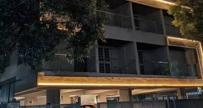 Falcon: Cozy AC Studio Flat by Bleisure Hosting