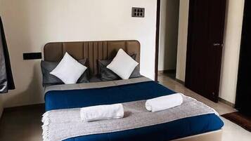 Bureau, fer et planche Ă repasser, Wi-Fi, draps fournis