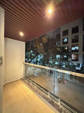 Property grounds - Nightingale Retreat: Spacious 1BHK by Bleisure (Pimpri-Chinchwad)