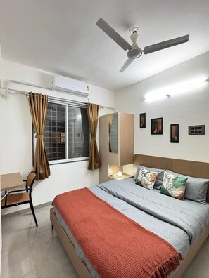 Desk, iron/ironing board, WiFi, bed sheets - Dove Corner: Modern AC 1BHK Flat in Pimple Nilakh (Pimpri-Chinchwad)