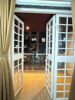 Interior - Dove Corner: Modern AC 1BHK Flat in Pimple Nilakh (Pimpri-Chinchwad)