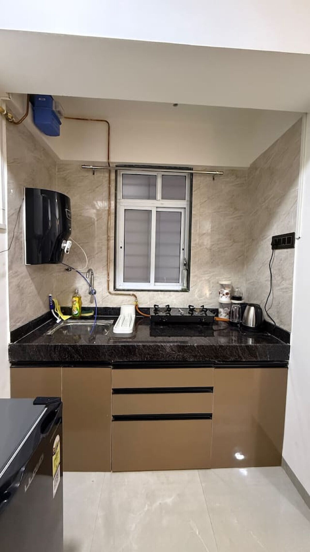 Fridge, microwave, stovetop, cookware/dishes/utensils