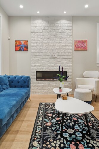 Modern 3BR 3.5BA Family Home in South Surrey