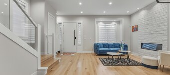 Modern 3BR 3.5BA Family Home in South Surrey