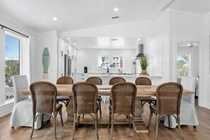 Dining - Beach Music Gorgeous 6 Bdrm, steps to beach, 6 seater golf cart, beach chairs (Santa Rosa Beach)