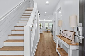 Interior - Beach Music Gorgeous 6 Bdrm, steps to beach, 6 seater golf cart, beach chairs (Santa Rosa Beach)