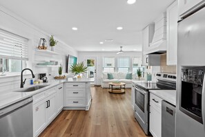 Fridge, microwave, oven, stovetop - Beach Music Gorgeous 6 Bdrm, steps to beach, 6 seater golf cart, beach chairs (Santa Rosa Beach)