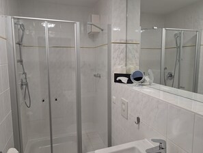 經典雙人房, 私人浴室 (Classic Comfort Room) | 浴室 | 淋浴設備、免費梳洗用品、番梘、洗頭水