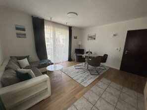 Apartment, Kitchen, Garden View | Living area