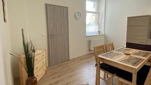 Deluxe Apartment, Kitchen | Dining - Pension Eberhart in Treuen (Treuen)
