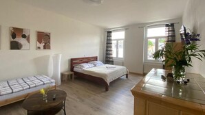 Deluxe Apartment, Kitchen | Blackout drapes, soundproofing, WiFi (free), bed sheets - Pension Eberhart in Treuen (Treuen)