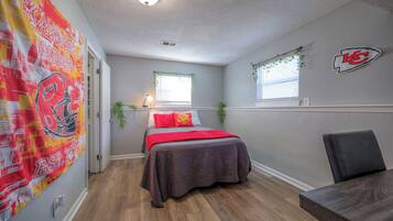 Bureau, fer et planche à repasser, lit parapluie, Wi-Fi gratuit